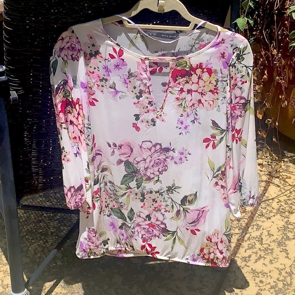 Stunning Silky Zara XS Floral Blouse in Vibrant Colors🌸